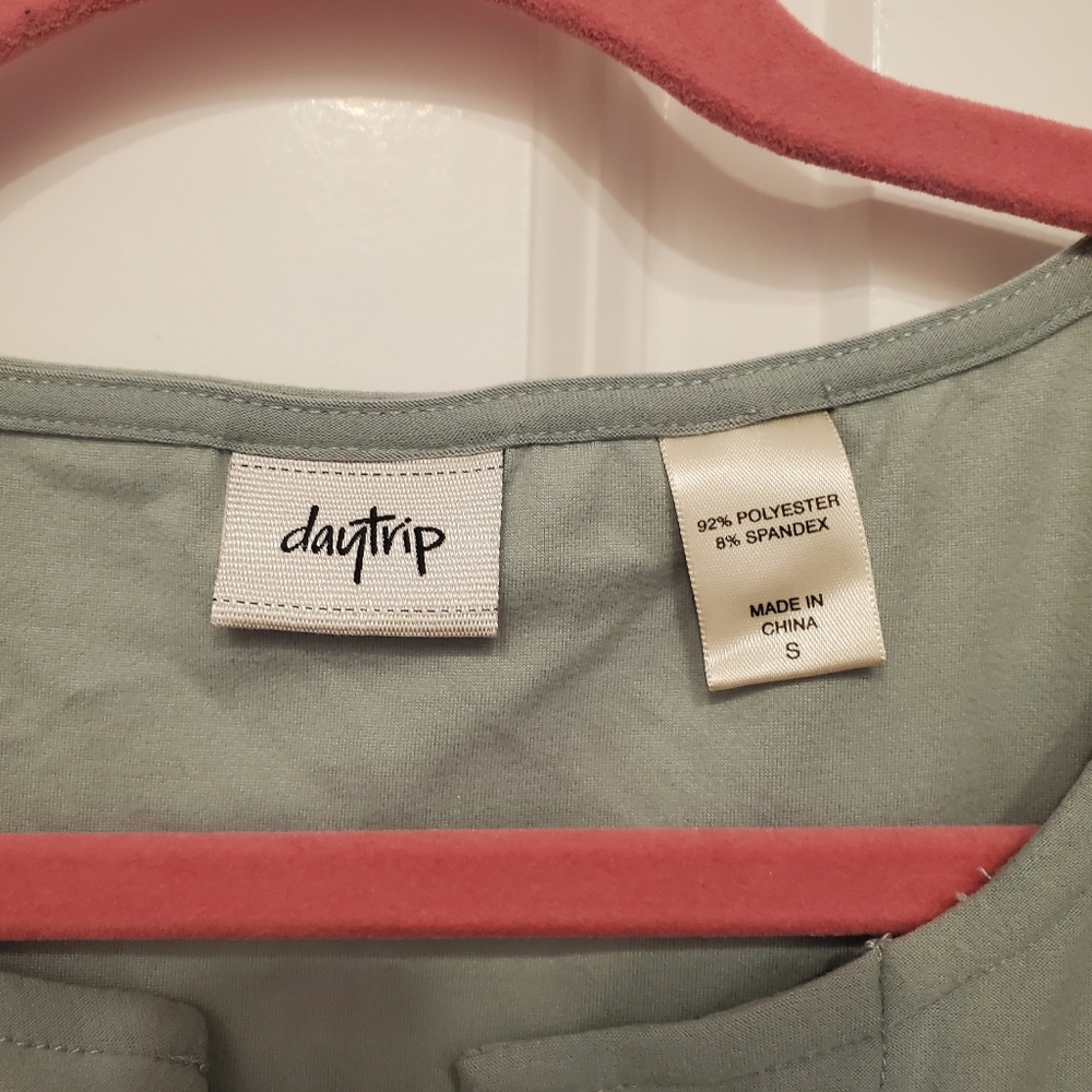 Daytrip light green strap front detail top - Picture 2 of 2